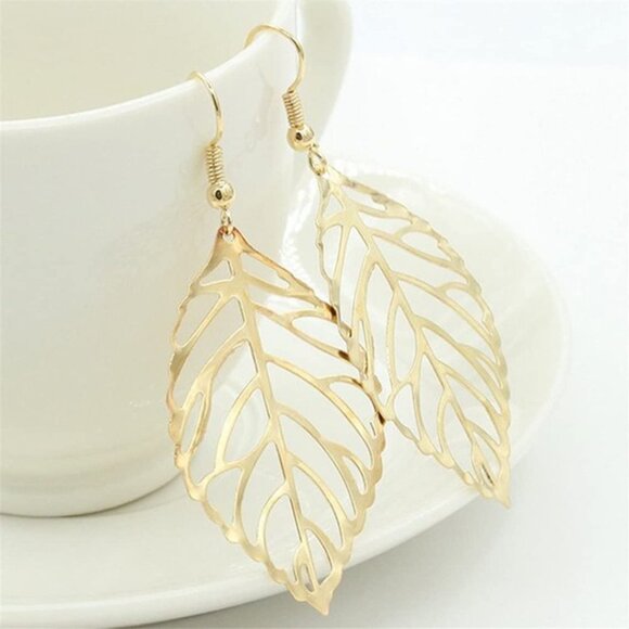 New Delicate Leaf Feather Dangle Hallow Cutout Drop Hook Earrings Gold A0122 - Picture 3 of 12